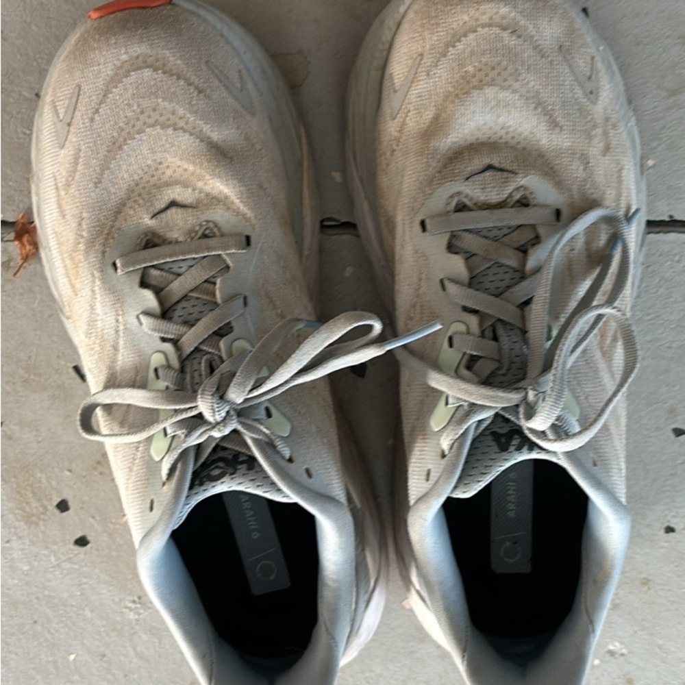 Women’s hoka arahi 6